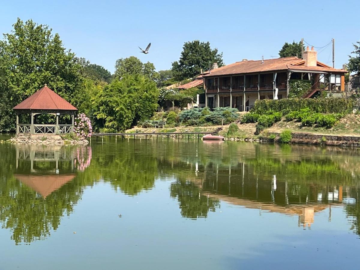 Lake Noble Saint-Germain-l'Aiguiller Exterior photo